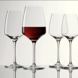 Muse   linie cu forma atipica, eleganta si feminina, cuprinde pahare elegante, cu picor, pentru vin si apa si pahare pentru sampanie