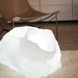 decor luminos forma roca meteorit