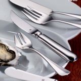 Baguette - elegant cu maner amplu si model liniar simplu