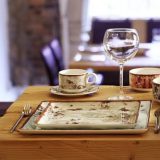 Pepperey   colectie de portelan cu accente rustice, nuante de pamant   verde crud, teracota, cafe au lait si azur