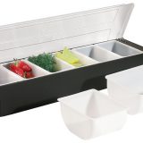 Container multi compartiment pentru condimente, cu capace pentru pastrarea aromelor