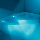 Float Room, camera de relaxare, plutire intregului corp, fara sprijin este completata de muzica relaxanta, lunina ambientala redusa, foarte placuta