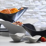 Scoop Bowls   set boluri pentru bufet, mari pentru expunere si mici pentru servire, finisaj portelan alb sau negru